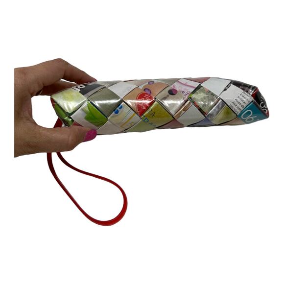 ECOIST Woven Wrappers Recycled Magazine Zippered Wristlet Clutch Purse - Picture 6 of 10